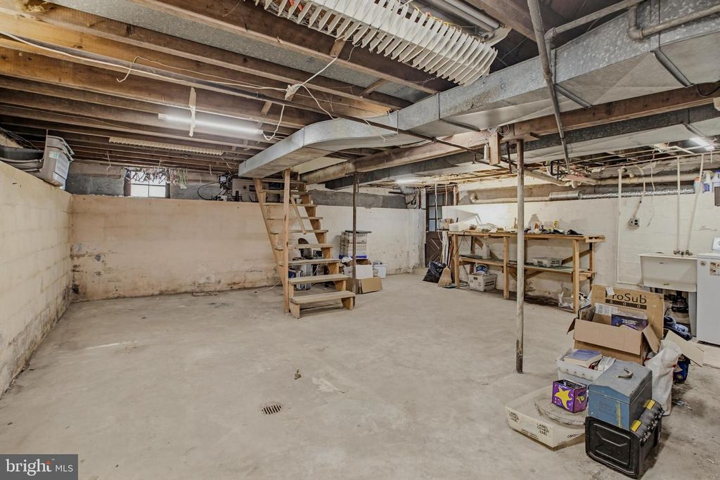 Image 17 of property listing at 1103 CRAWFORD DR, Rockville, MD 20851