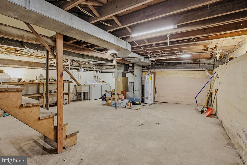 Image 18 of property listing at 1103 CRAWFORD DR, Rockville, MD 20851