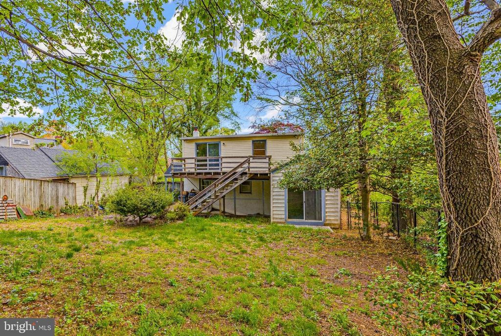 Image 20 of property listing at 1103 CRAWFORD DR, Rockville, MD 20851