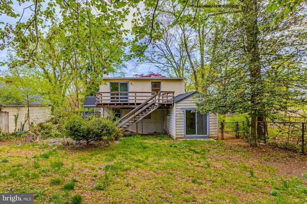 Image 21 of property listing at 1103 CRAWFORD DR, Rockville, MD 20851