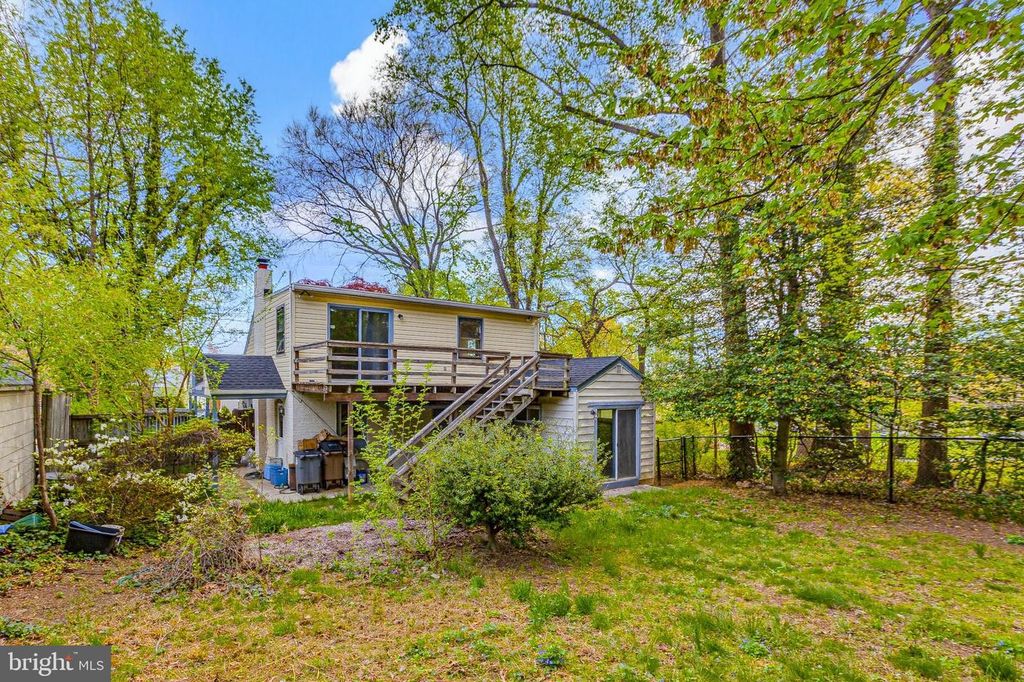 Image 22 of property listing at 1103 CRAWFORD DR, Rockville, MD 20851