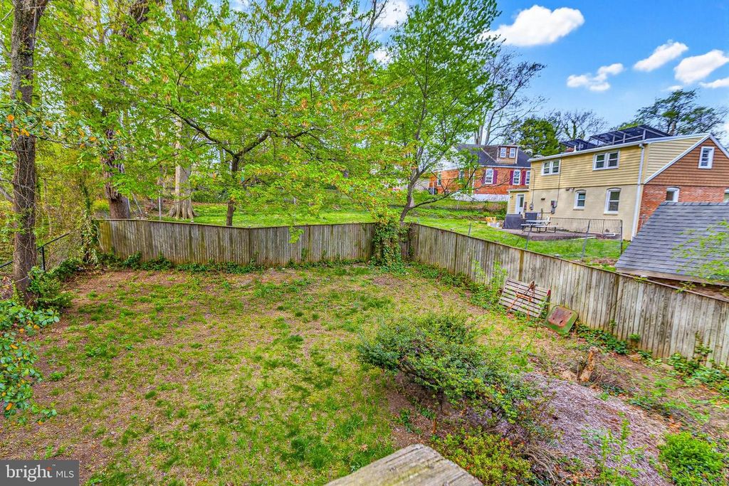 Image 23 of property listing at 1103 CRAWFORD DR, Rockville, MD 20851