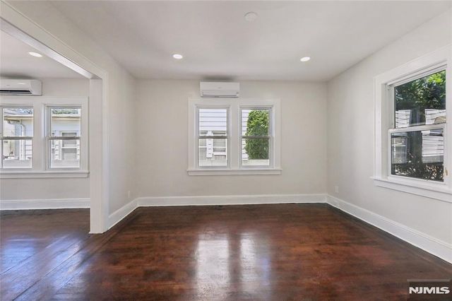 275 Farrant Terrace, Teaneck, NJ 07666