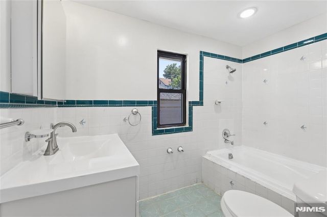 275 Farrant Terrace, Teaneck, NJ 07666
