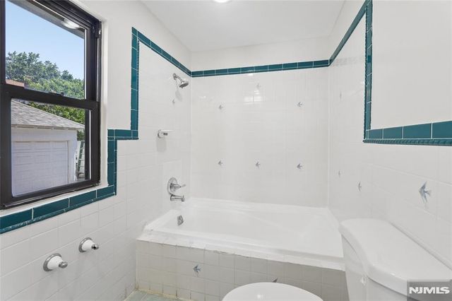 275 Farrant Terrace, Teaneck, NJ 07666
