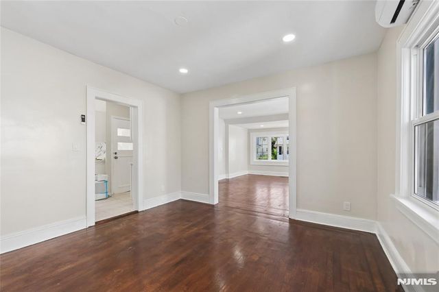 275 Farrant Terrace, Teaneck, NJ 07666