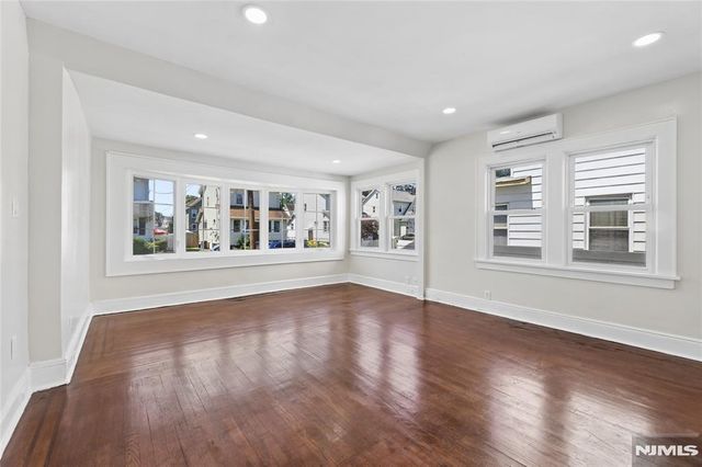 275 Farrant Terrace, Teaneck, NJ 07666