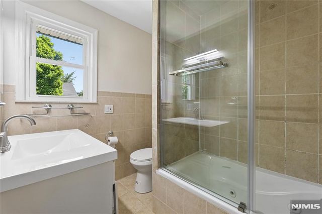 275 Farrant Terrace, Teaneck, NJ 07666