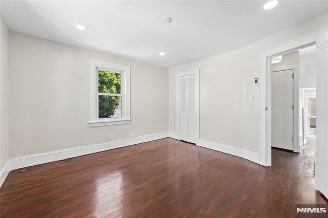 275 Farrant Terrace, Teaneck, NJ 07666