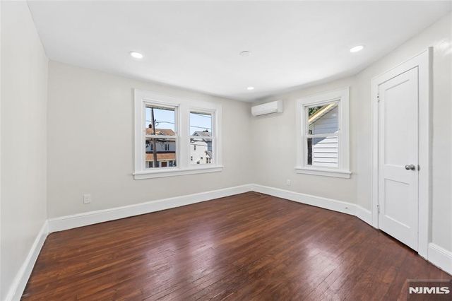275 Farrant Terrace, Teaneck, NJ 07666