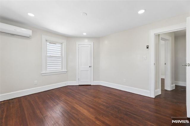 275 Farrant Terrace, Teaneck, NJ 07666