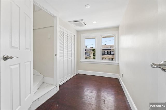 275 Farrant Terrace, Teaneck, NJ 07666
