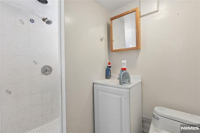 275 Farrant Terrace, Teaneck, NJ 07666