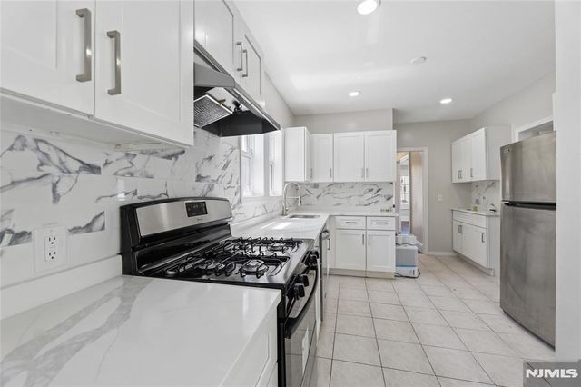 275 Farrant Terrace, Teaneck, NJ 07666