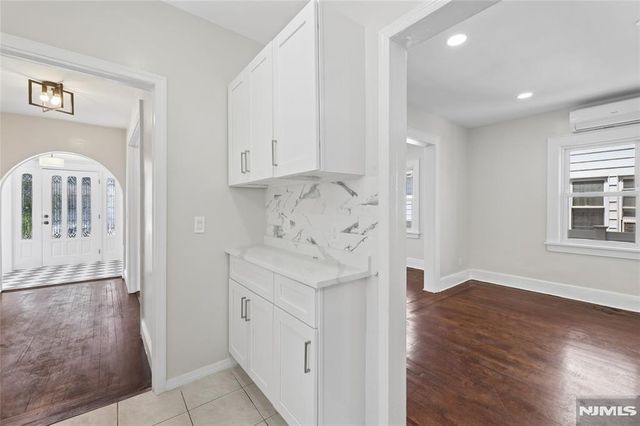 275 Farrant Terrace, Teaneck, NJ 07666