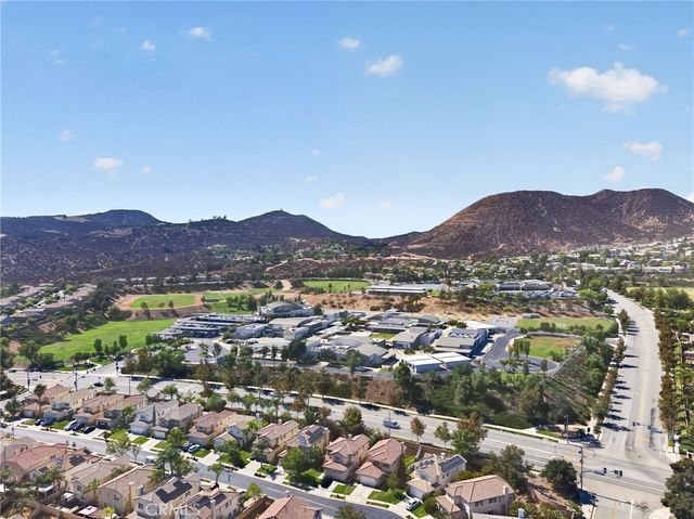 33489 Cedar Creek, Lake Elsinore, CA 92532