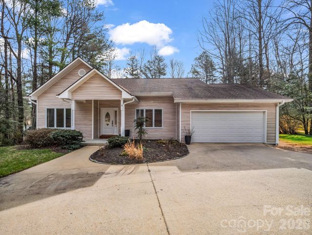 5 Hearthstone Lane, Flat Rock, NC 28731
