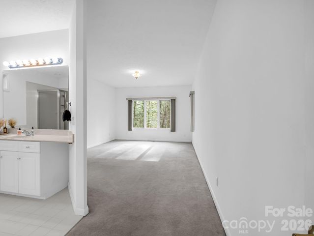 5 Hearthstone Lane, Flat Rock, NC 28731