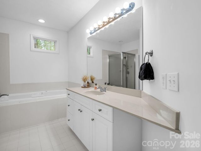 5 Hearthstone Lane, Flat Rock, NC 28731