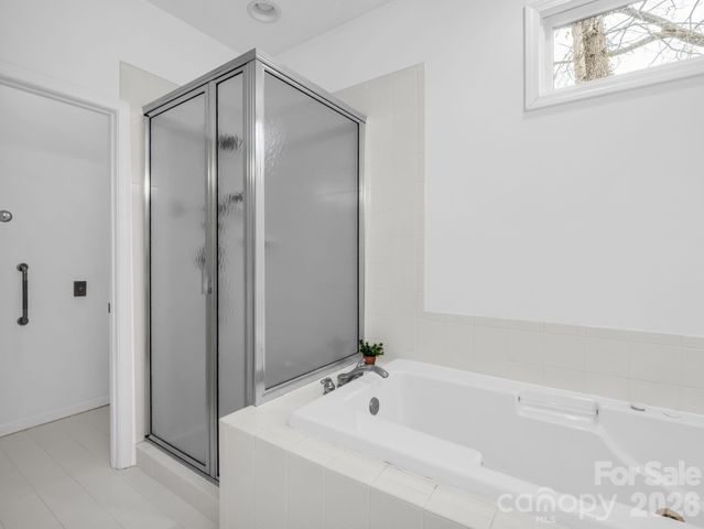 5 Hearthstone Lane, Flat Rock, NC 28731