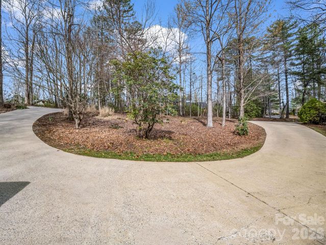 5 Hearthstone Lane, Flat Rock, NC 28731