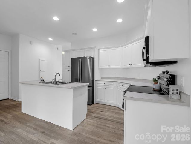 5 Hearthstone Lane, Flat Rock, NC 28731