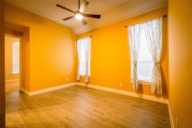 1121 Bridle Path Drive, Aubrey, TX 76227