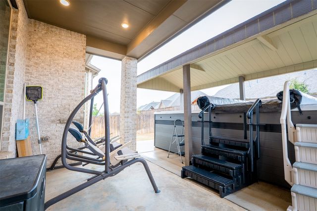 1121 Bridle Path Drive, Aubrey, TX 76227