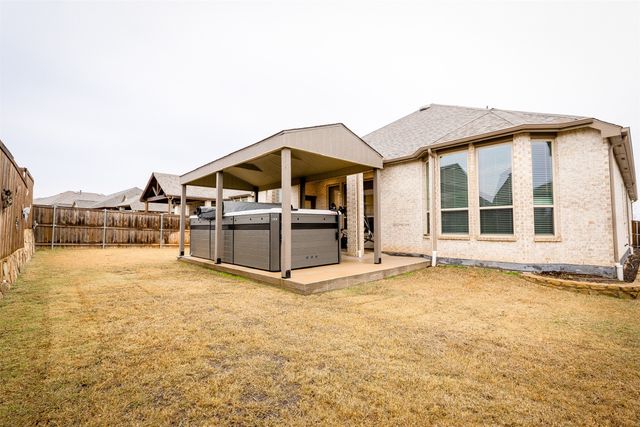 1121 Bridle Path Drive, Aubrey, TX 76227