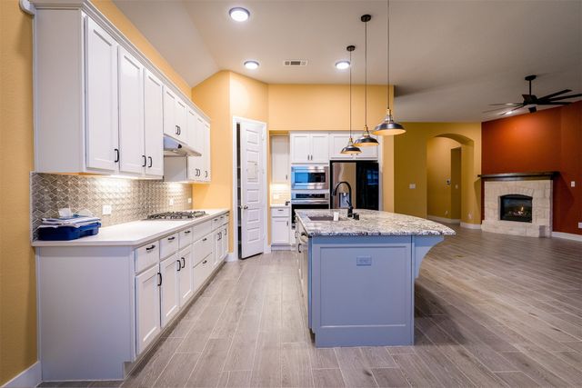 1121 Bridle Path Drive, Aubrey, TX 76227