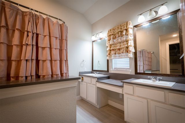 1121 Bridle Path Drive, Aubrey, TX 76227