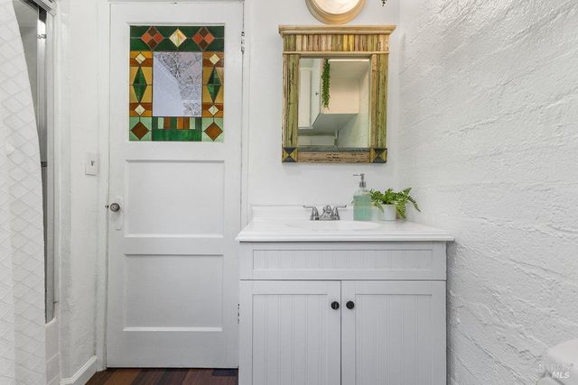 821-823 Prince Ave, Healdsburg, CA 95448