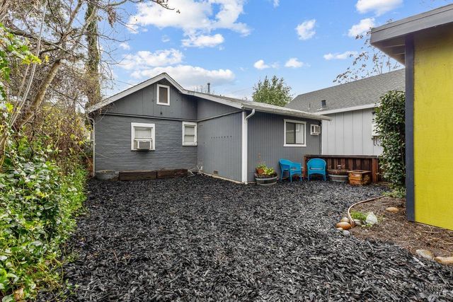 821-823 Prince Ave, Healdsburg, CA 95448