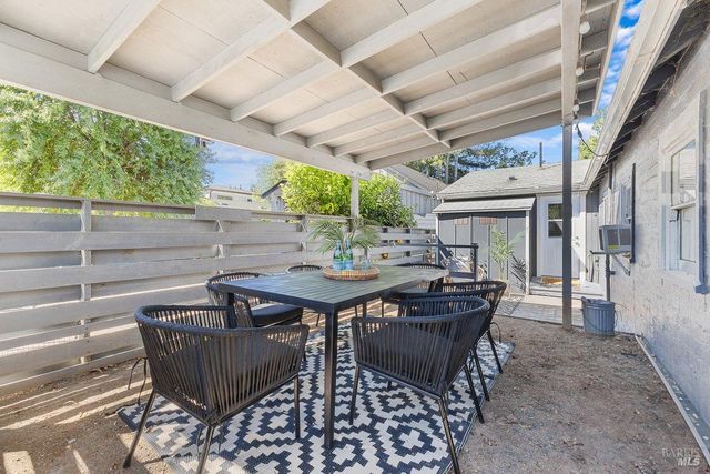 821-823 Prince Ave, Healdsburg, CA 95448