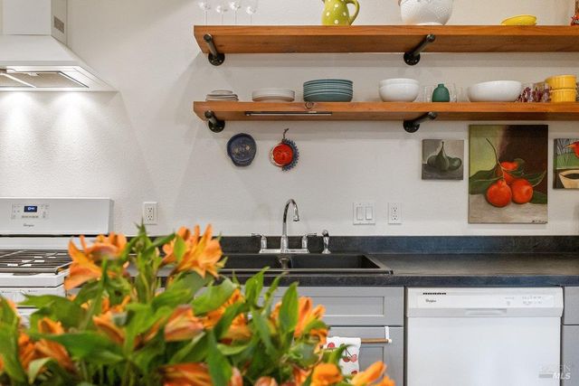 821-823 Prince Ave, Healdsburg, CA 95448