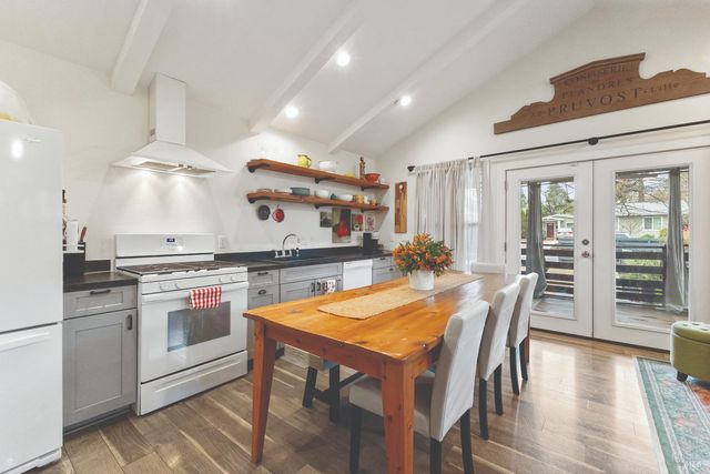 821-823 Prince Ave, Healdsburg, CA 95448