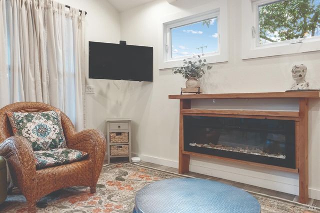 821-823 Prince Ave, Healdsburg, CA 95448