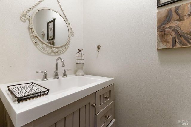 821-823 Prince Ave, Healdsburg, CA 95448