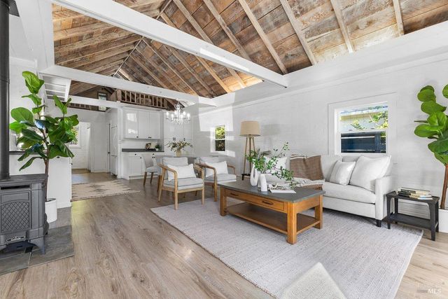 821-823 Prince Ave, Healdsburg, CA 95448