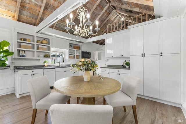 821-823 Prince Ave, Healdsburg, CA 95448