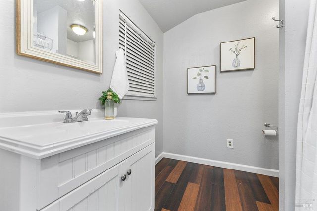 821-823 Prince Ave, Healdsburg, CA 95448