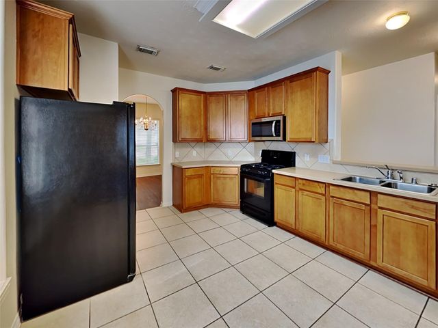 28726 Hidden Cove Drive, Magnolia, TX 77354