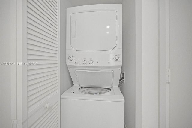 121 NE 34th St 2705, Miami, FL 33137