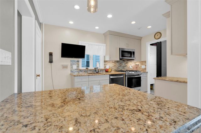 33 Pratt Street, New Rochelle, NY 10801