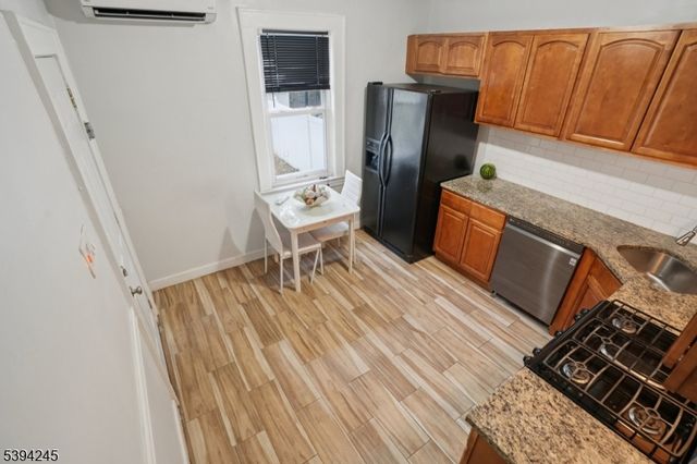 648 Myrtle St, Elizabeth City, NJ 07202