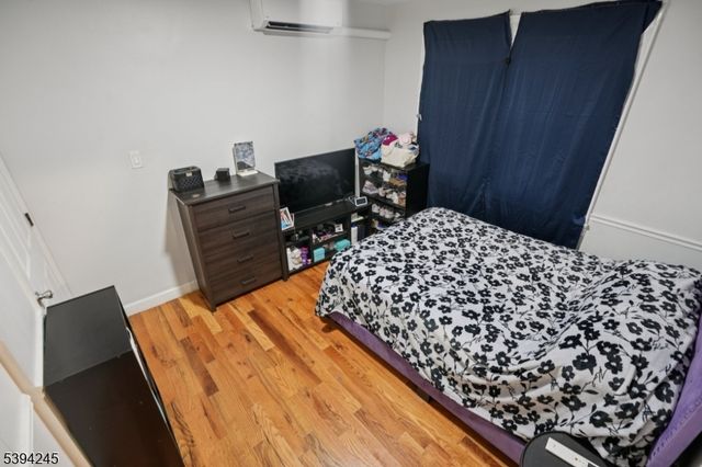 648 Myrtle St, Elizabeth City, NJ 07202