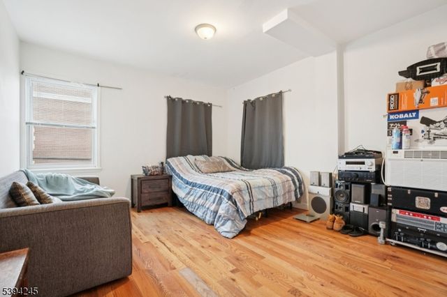 648 Myrtle St, Elizabeth City, NJ 07202