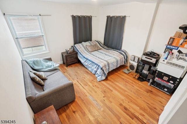 648 Myrtle St, Elizabeth City, NJ 07202