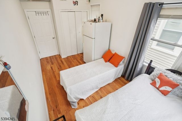 648 Myrtle St, Elizabeth City, NJ 07202