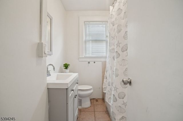 648 Myrtle St, Elizabeth City, NJ 07202